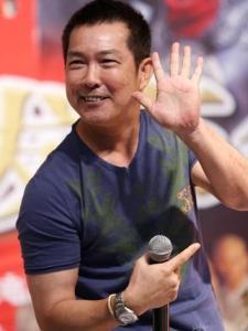 元彪图片 个人资料,武侠影坛的硬汉传奇，从武打明星到武术宗师的蜕变之路